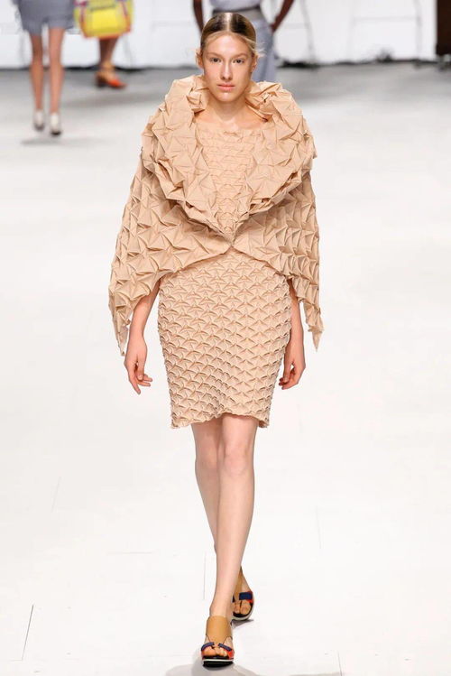 kylie lisa 都愛的 爆米花服飾 ,正掀起新一輪賽博浪潮