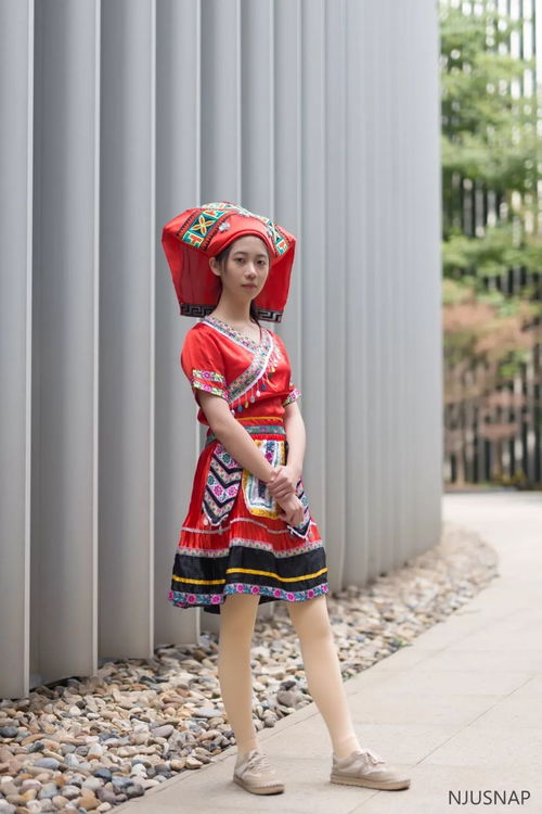 星夢同輝 制薺荷以為衣兮,集芙蓉以為裳 民族服飾校拍第二期